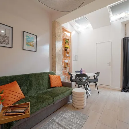 A Modern Situated Just A Few Steps From The Canal Saint Martin