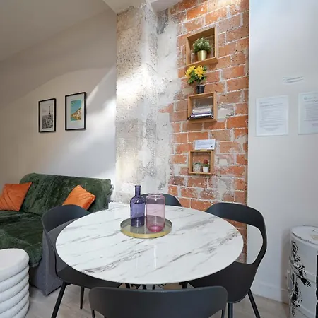 A Modern Situated Just A Few Steps From The Canal Saint Martin 아파트 *